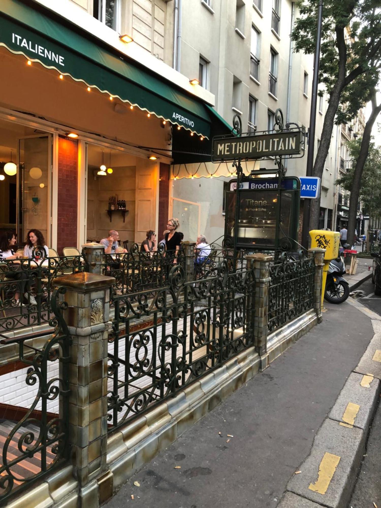 Guesthouse Familial Pour 2,3,4 Personnes De 44M2- Accessible Handic -Rez De Chaussee-Vues Sur Rue Et Patio Prive - Sejour, Chambre Separee-Cuisine,Salle De Bain,Lit Double Et Canape-Lit 2Pers-Entree De La Rue Berzelius-5 Minutes Du Metro Brochant-Lig Παρίσι Εξωτερικό φωτογραφία