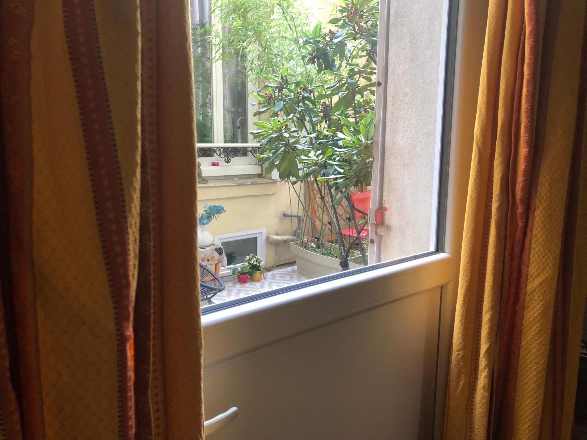 Guesthouse Familial Pour 2,3,4 Personnes De 44M2- Accessible Handic -Rez De Chaussee-Vues Sur Rue Et Patio Prive - Sejour, Chambre Separee-Cuisine,Salle De Bain,Lit Double Et Canape-Lit 2Pers-Entree De La Rue Berzelius-5 Minutes Du Metro Brochant-Lig Παρίσι Εξωτερικό φωτογραφία