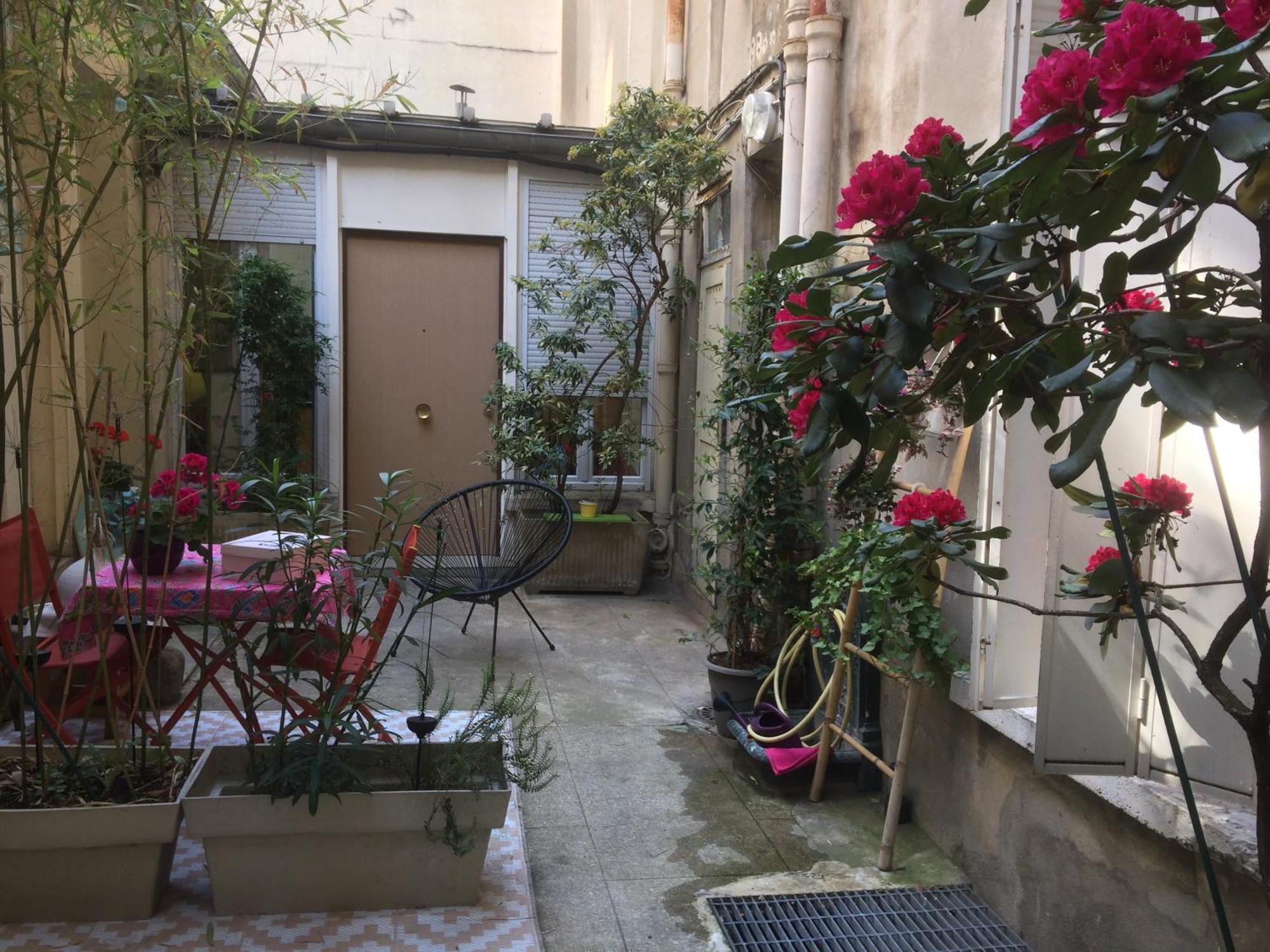 Guesthouse Familial Pour 2,3,4 Personnes De 44M2- Accessible Handic -Rez De Chaussee-Vues Sur Rue Et Patio Prive - Sejour, Chambre Separee-Cuisine,Salle De Bain,Lit Double Et Canape-Lit 2Pers-Entree De La Rue Berzelius-5 Minutes Du Metro Brochant-Lig Παρίσι Εξωτερικό φωτογραφία