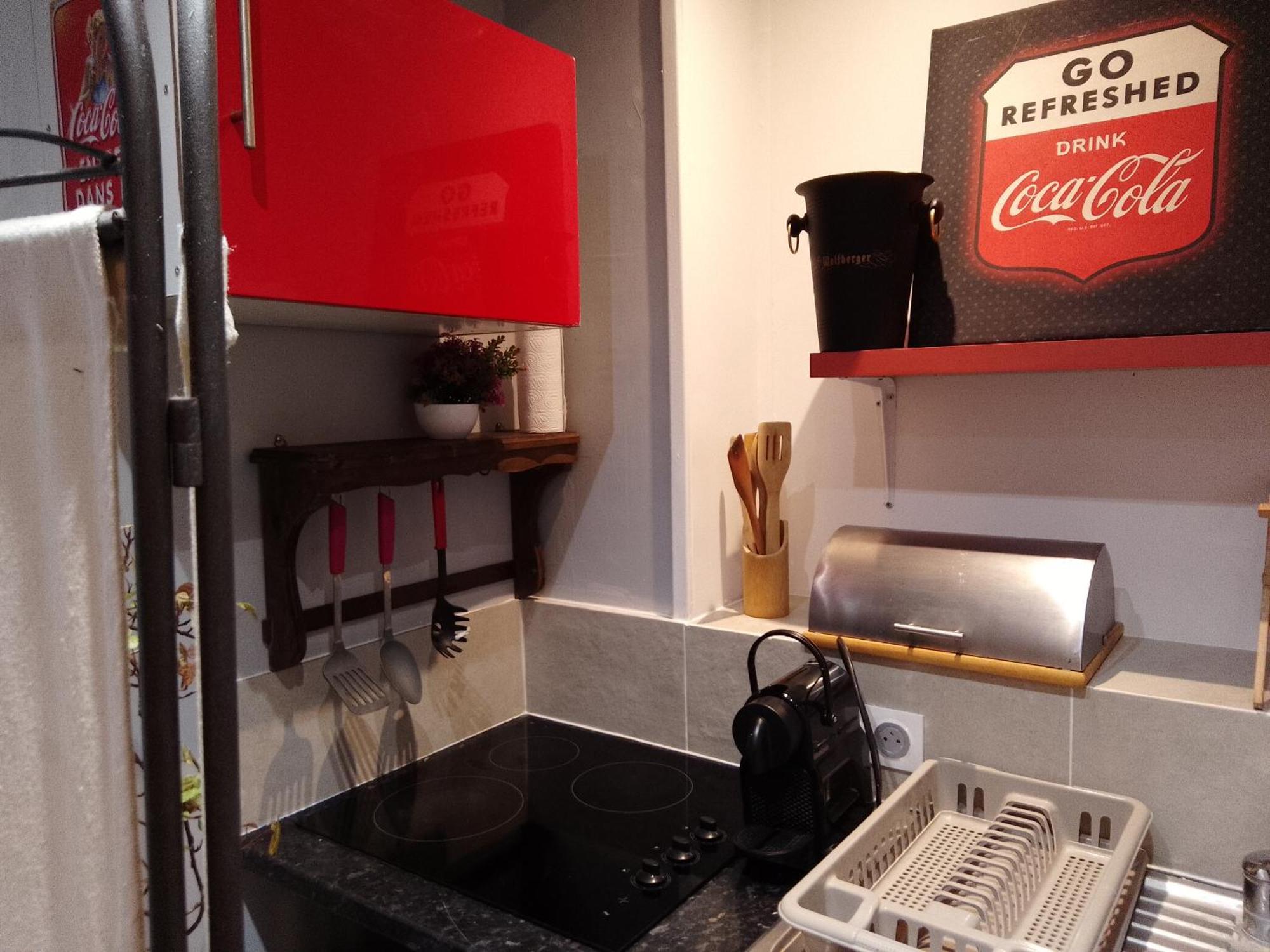 Guesthouse Familial Pour 2,3,4 Personnes De 44M2- Accessible Handic -Rez De Chaussee-Vues Sur Rue Et Patio Prive - Sejour, Chambre Separee-Cuisine,Salle De Bain,Lit Double Et Canape-Lit 2Pers-Entree De La Rue Berzelius-5 Minutes Du Metro Brochant-Lig Παρίσι Εξωτερικό φωτογραφία