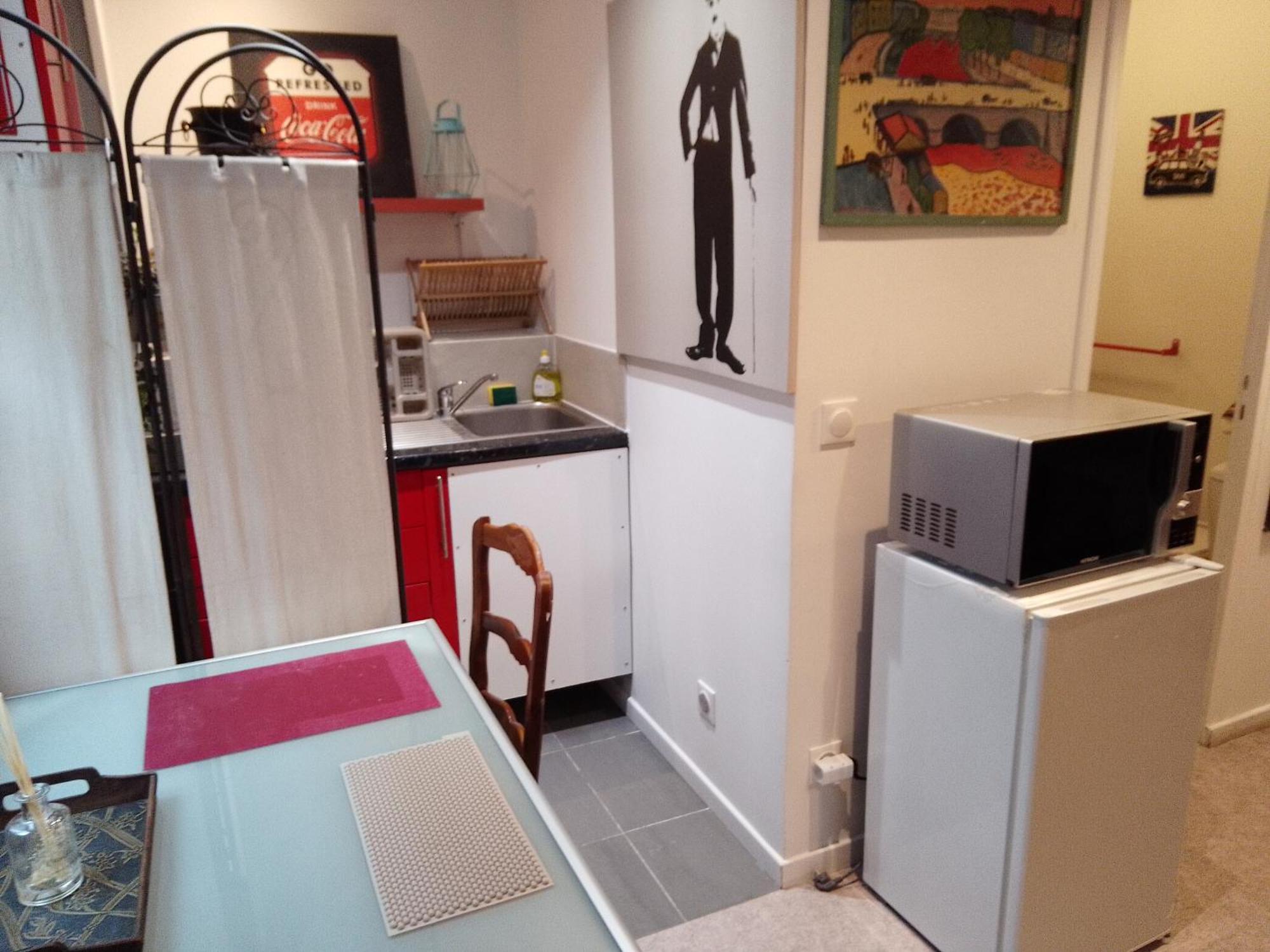 Guesthouse Familial Pour 2,3,4 Personnes De 44M2- Accessible Handic -Rez De Chaussee-Vues Sur Rue Et Patio Prive - Sejour, Chambre Separee-Cuisine,Salle De Bain,Lit Double Et Canape-Lit 2Pers-Entree De La Rue Berzelius-5 Minutes Du Metro Brochant-Lig Παρίσι Εξωτερικό φωτογραφία